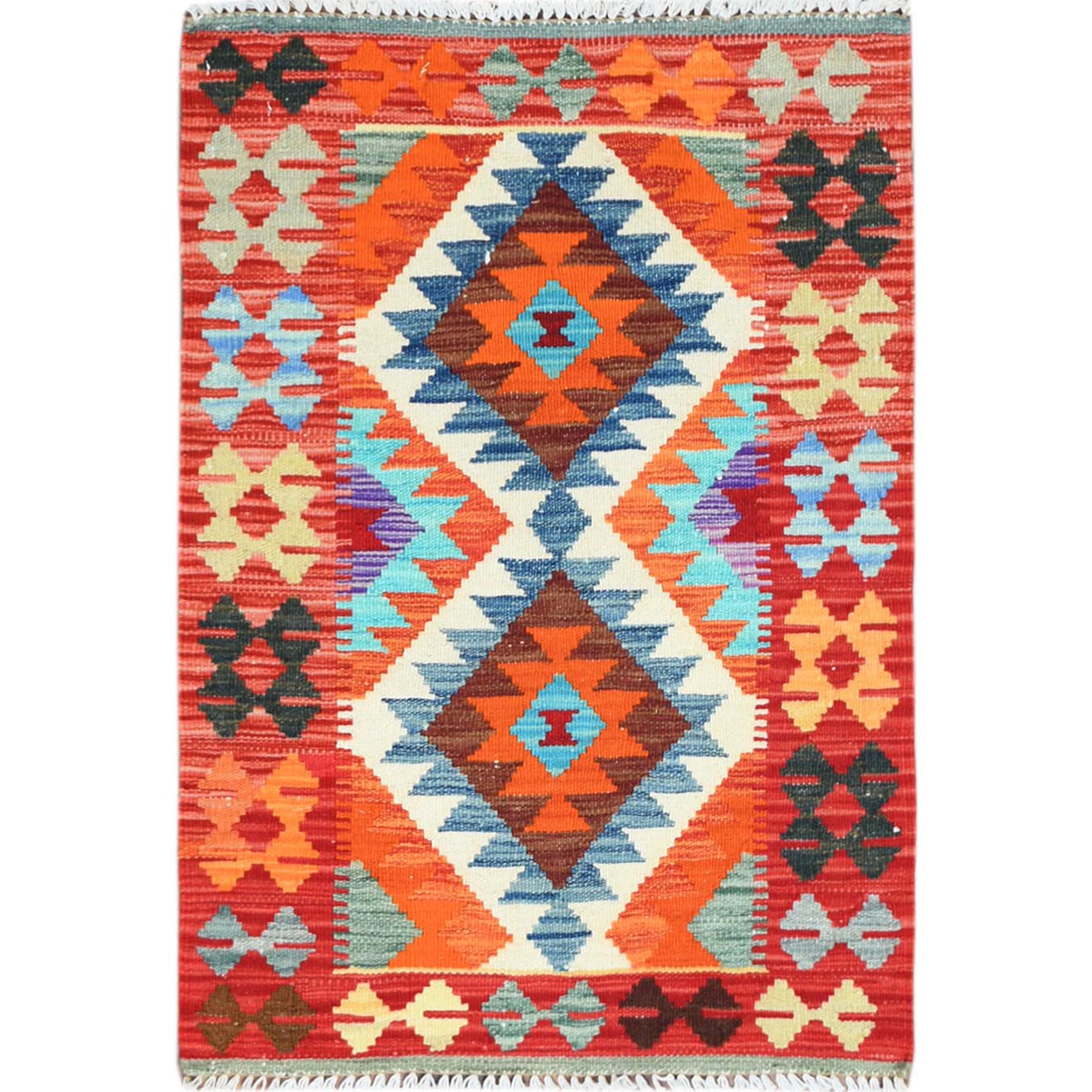 Traditional Wool Hand-Woven Area Rug 2'1